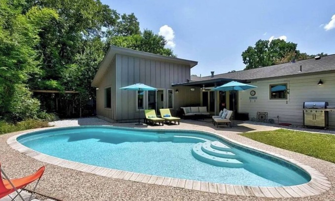 Allandale Casa | Stylish Stardust Drive Modern Retreat