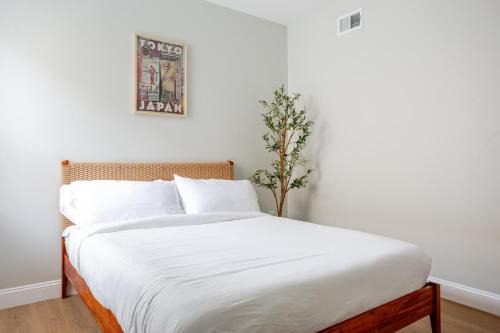 East Passyunk Crossing Apartamento | Stylish Stay in Center City, French-Japanese & Minimalist Vibes