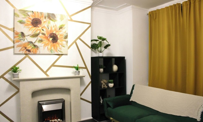 Openshaw Casa | Stylish Stay Near Etihad Stadium / TV Included / Great For Groups