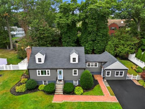 Stoneham Casa | Stylish Stoneham Getaway Playground Game Room