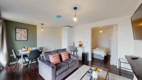 Newport Apartamento | Stylish Studio Apartment with Peloton
