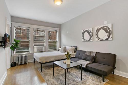 Chicago Apartamento | Stylish Studio Apartment in Portage Park - Pensacola 2N