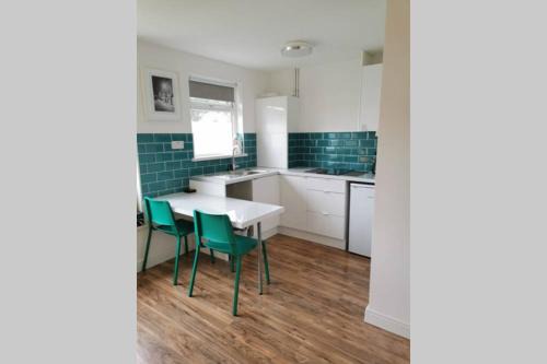 Fairwater Apartamento | Stylish studio bungalow, close to Cardiff Centre