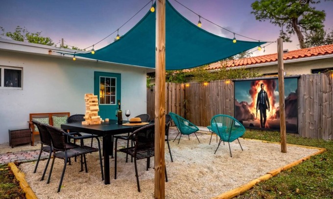 Central Oakland Park Casa | Stylish Studio Close to Downtown & Beach
