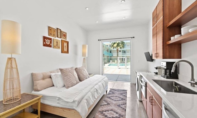 Roosevelt Condominio | Stylish studio in DTPH - Pool and WiFi