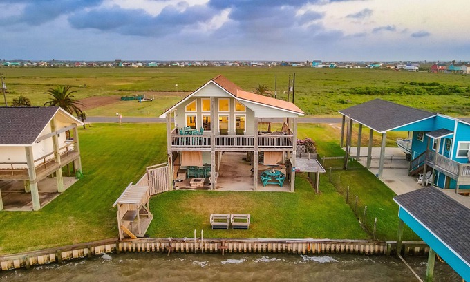 Cedar Lane Apartamento | Stylish Studio on ICW w Sargent Beach Views