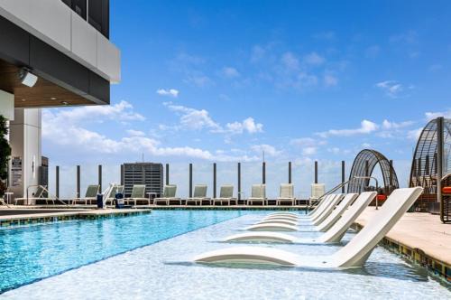 Downtown Atlanta Hotel | Stylish Studio Resort - Margaritaville