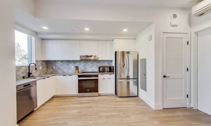 West Oakland Apartamento | Stylish Studio Suite in West Oakland