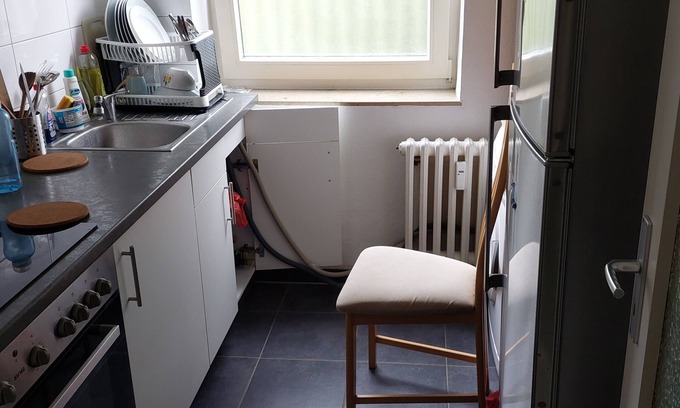 Neumuhlen-Dietrichsdorf Apartamento | Stylish Studio with WiFi Near Kiel Port with Sea Views & Park Nearby.