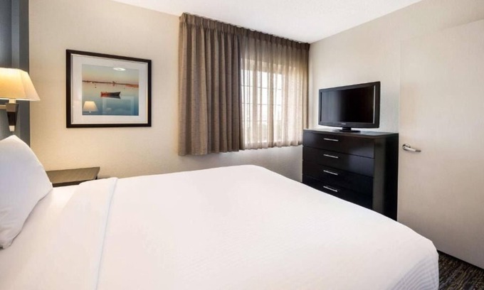 Exchange Place North Casa | Stylish Suite near Statue of Liberty National Monument