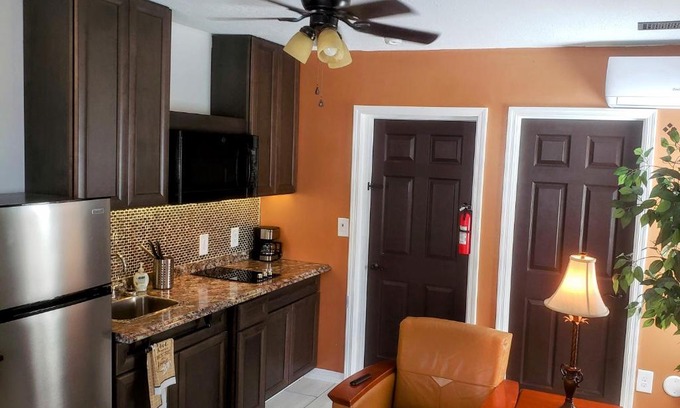 Orient Park Casa | Stylish Suite Tampa Minutes to Hard Rock Casino