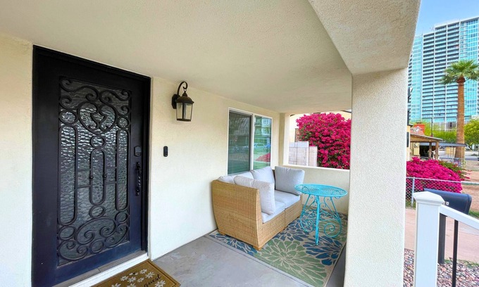 Riverside Casa | Stylish Tempe Home Walk to ASU - Outdoor Space