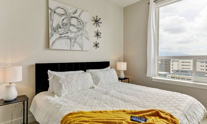 Downtown Salt Lake City Apartamento | Stylish Top floor apt/Gym/Hottub/Garage/Pool