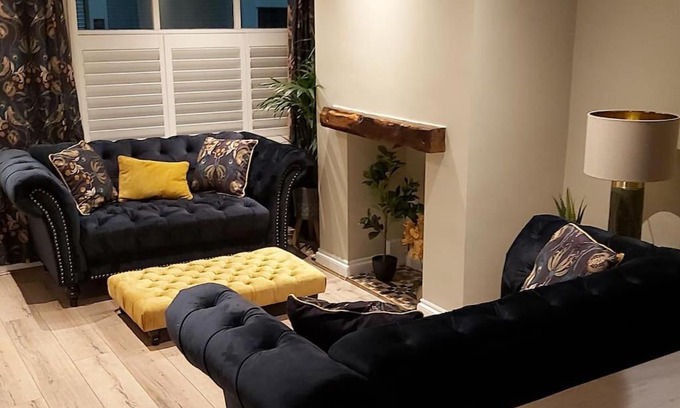 Bury St Edmunds Casa | Stylish Town House in Medieval Grid
