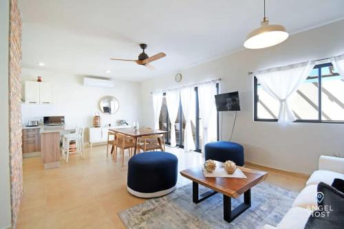 La Paz Casa | Stylish Townhome with Pool, Patio, and Secure Parking