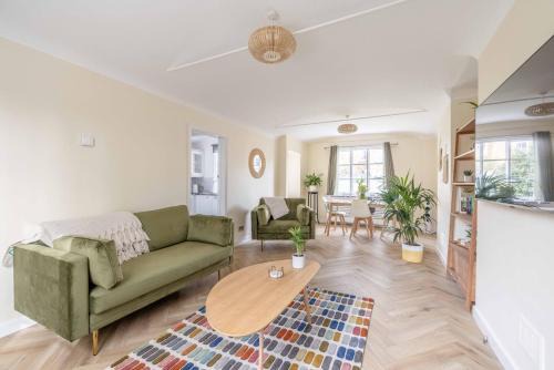 Windsor Casa | Stylish Traditional Cottage Windsor. Walk 2 Sights