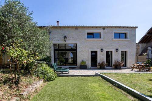 Ranton Casa | Stylish troglodyte home
