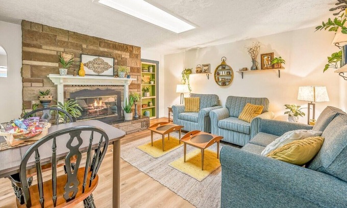 Longview Cabaña | Stylish, Updated, Waterfront Cottage ~ Quiet and Romantic