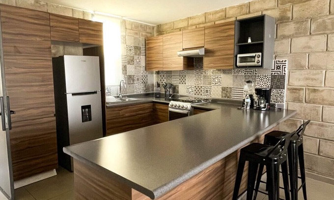 Centro de Guadalajara Apartamento | Stylish urban loft with access to gym and work rooms.