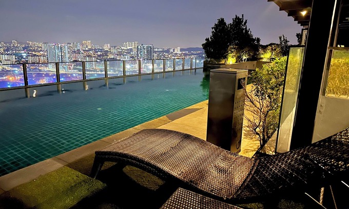 Petaling Jaya Apartamento | Stylish Urban Oasis