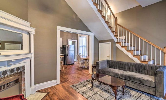 Vicksburg Apartamento | Stylish Vicksburg Apt with Porch - 2 Mi to Casino!