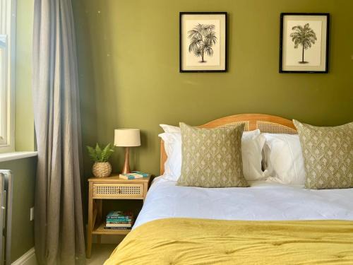 Frome Casa | Stylish Victorian Home - Central Frome