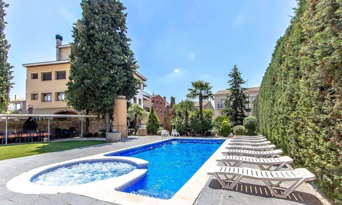 Portell Villa | ¡Villa con estilo en la campiña catalana, para 27!
