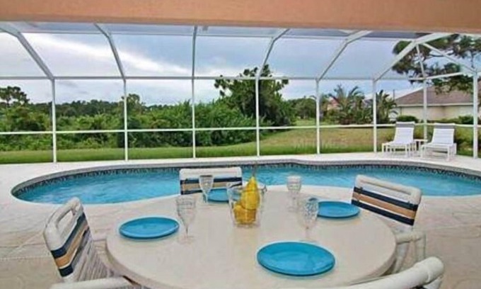 White Marsh Villa | Propiedad Ejecutivo Con Sur frente a la piscina y terraza