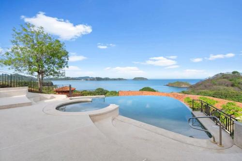 Potrero Casa | Stylish Villa with Brand-New Furniture, Panoramic Ocean Views, and Infinity Swimming Pool & Hot Tub