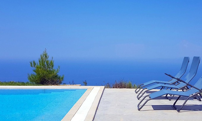 Kalamitsi Villa | Elegante villa con piscina privada y una increíble vista del atardecer