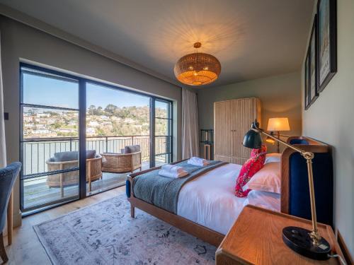 Dartmouth Casa | Stylish Waterfront Home With River Dart Views