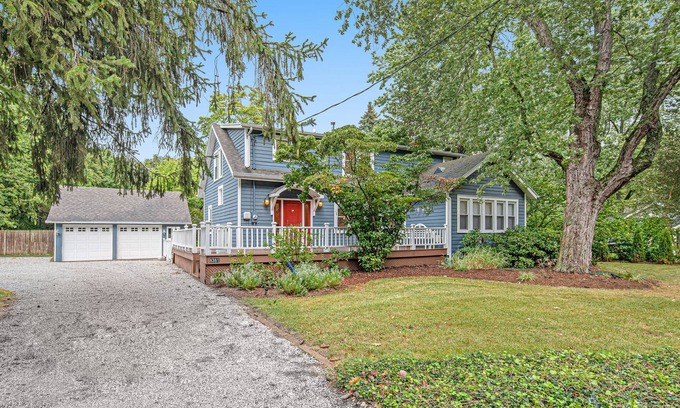 Lakeside Casa | Stylish & Well-Equipped Home with Private Outdoor Pool, WiFi, Deck, Gas Grill