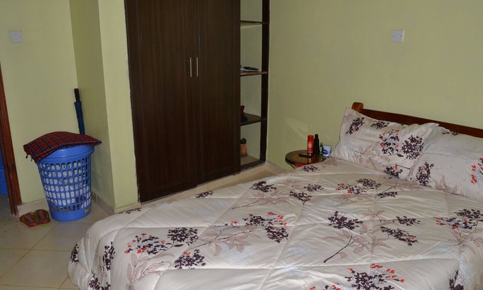Nairobi Apartamento | Elegante habitación bien iluminada en un condominio Penthouse