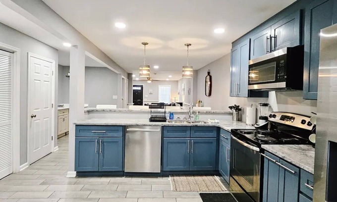 Downtown Wilmington Casa | Modern City Center House w/ Loft & 4 Parking Spots