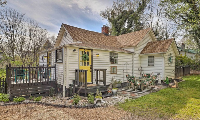 Woodfin Casa | Stylish Woodfin Home w/ Backyard & Fire Pit