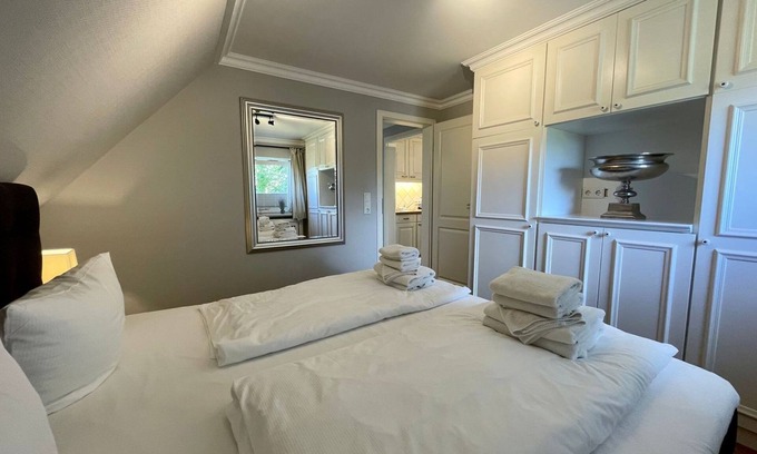 Kleinmorsum Apartamento | Stylishly furnished 60 square meter apartment on the first floor with sofa bed - Uasterhörn Morsum