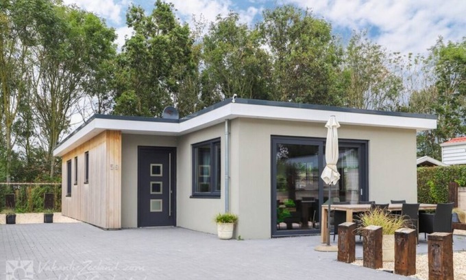 Baarland Casa | Stylishly furnished bungalow in Baarland