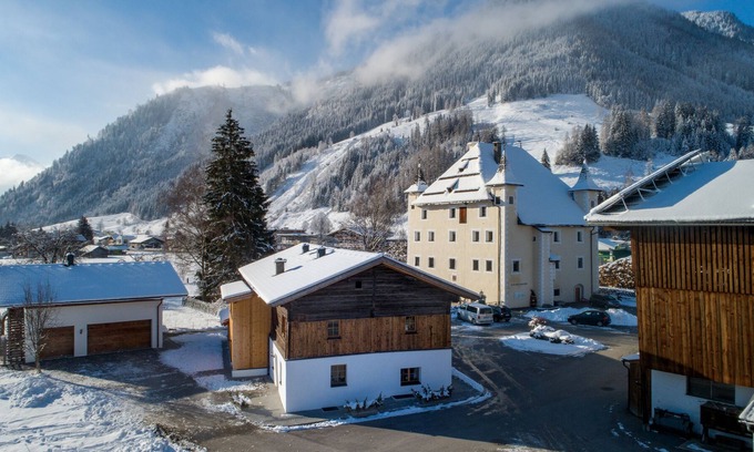 Maishofen Chalet De Esquí | Elegante Moarhaus Chalet renovado con sauna privada