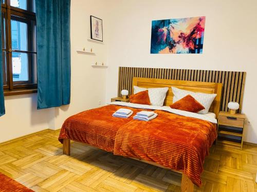 Hradec Kralove Apartamento | Stylový apartmán u Velkého náměstí 2, Wi-Fi, Netflix, vana