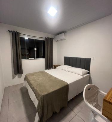 Velha Casa | Suíte com BWC PRIVATIVO Com AR Ao Lado da Vila Germânica Oktoberfest