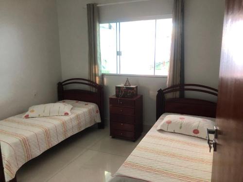 Goiania Casa | Suíte com janela para o jardim