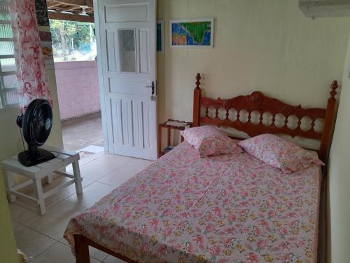 Praia da Enseada Apartamento | Suíte externa com entrada independente
