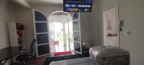 Campinas Casa | Suíte luxo com sacada mobiliada Q2
