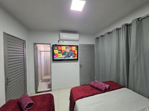 Goiania Casa | Suíte Privativa Climatizada Mobiliada com Garagem e Wi-Fi 2