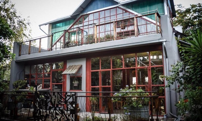 Greater Johannesburg Metropolitan Area Casa | (Sub)urban retreat