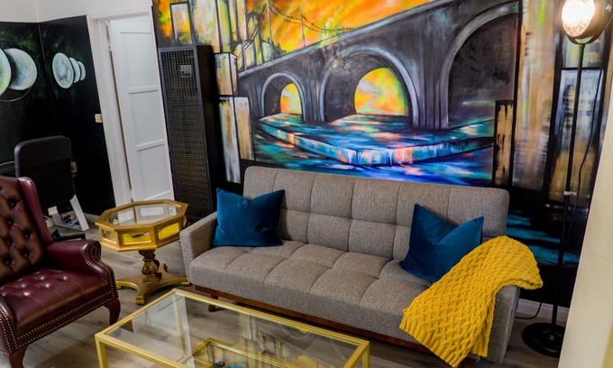 Burbank Apartamento | SUBMERSIVE ART KING BED WIFI SANITIZED DOWNTOWN
