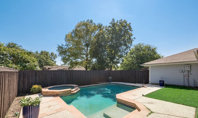 Cowley Casa | Suburban 3 BR Home, Pool, Fast Wi-Fi, One Level