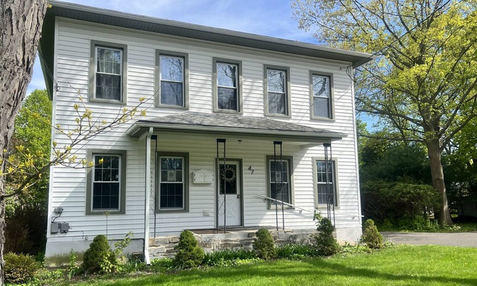 Trumansburg Apartamento | Suburban Flat