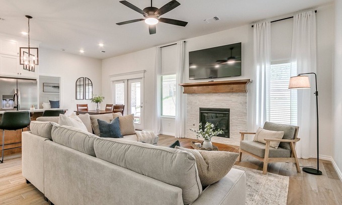 Choctaw Casa | Suburban Shangri-La: Where Comfort Throws a Party!