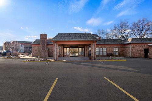 Platte City Hotel | Suburban Studios Kansas City Airport North